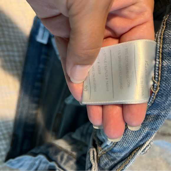 Kancan button fly capris - Picture 3 of 5